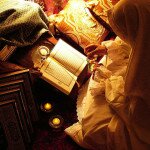 muslim-woman-reading-quran